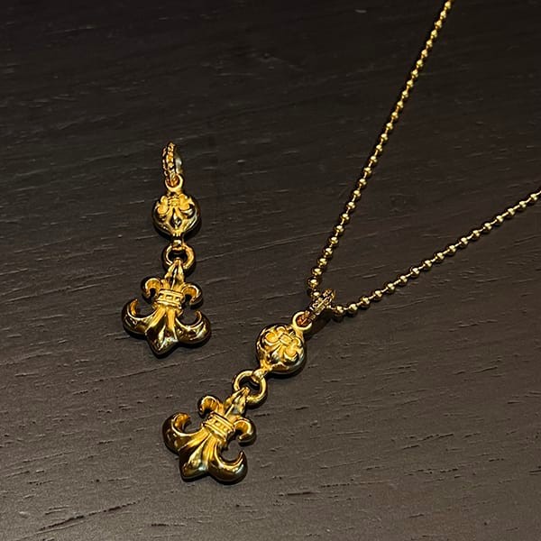 定番クロムハーツ  ゴールドネックレス 偽物 フレアチャーム Kuu95369